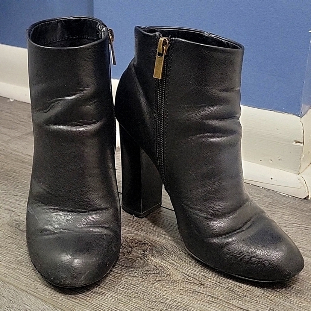 Black 👢 booties sz 7.5